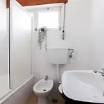 Apartment 4 Bedroom In Downtown *