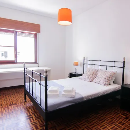 4 Bedroom In Downtown Faro