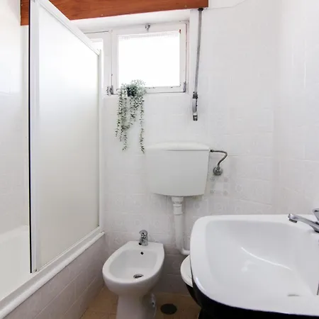Apartment 4 Bedroom In Downtown *