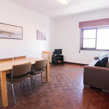4 Bedroom In Downtown Apartment *